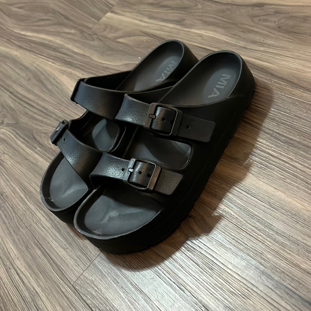 Platform sandals